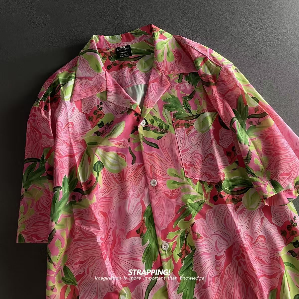 Rosa Graffiti-Blumenmuster, ku – Vintage Hawaiian Floral Shirt Bewertung und Preis