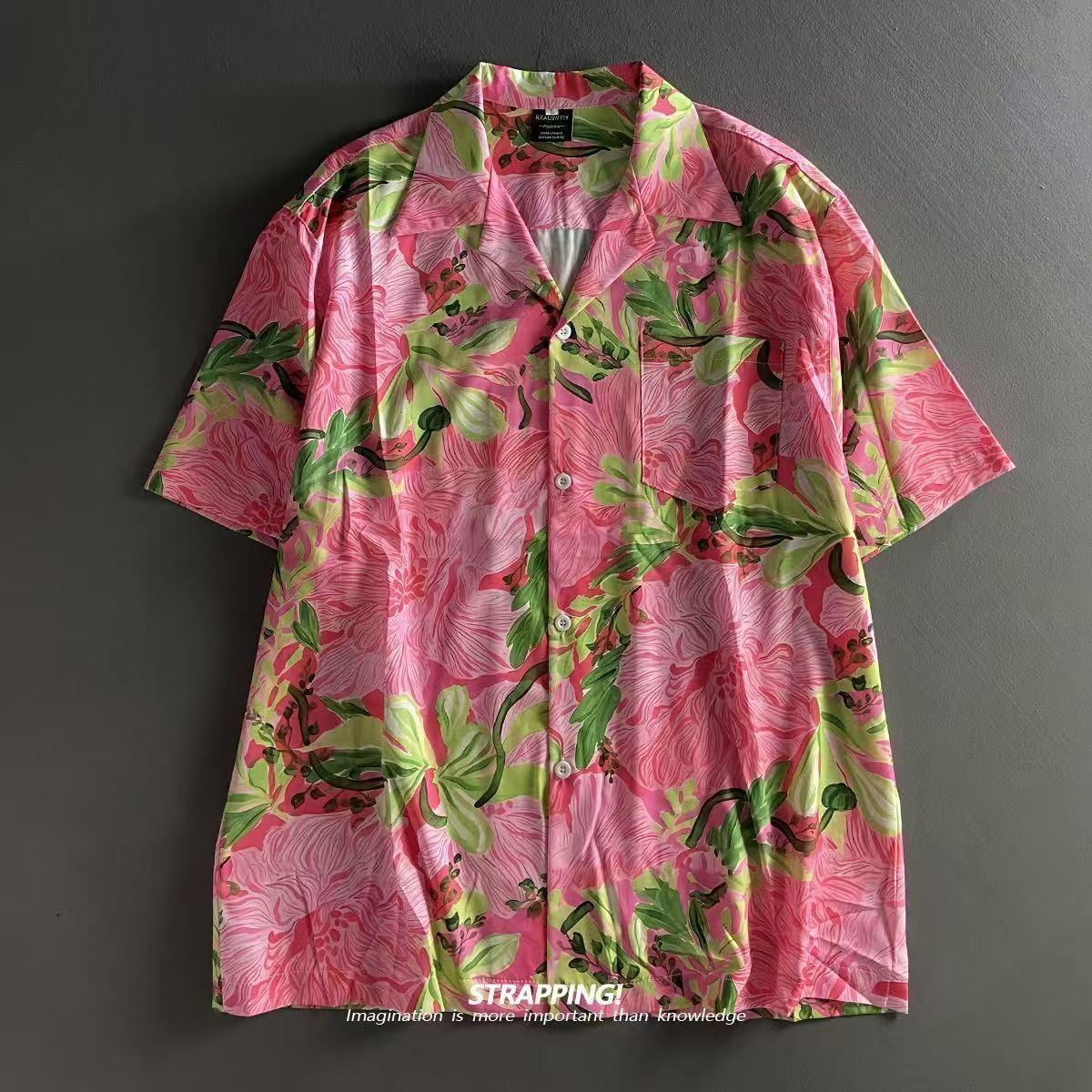 Rosa Graffiti-Blumenmuster, ku – Vintage Hawaiian Floral Shirt Bewertung und Preis